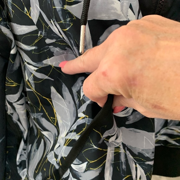 Calvin Klein performance wind jacket/breaker LG - Picture 2 of 7